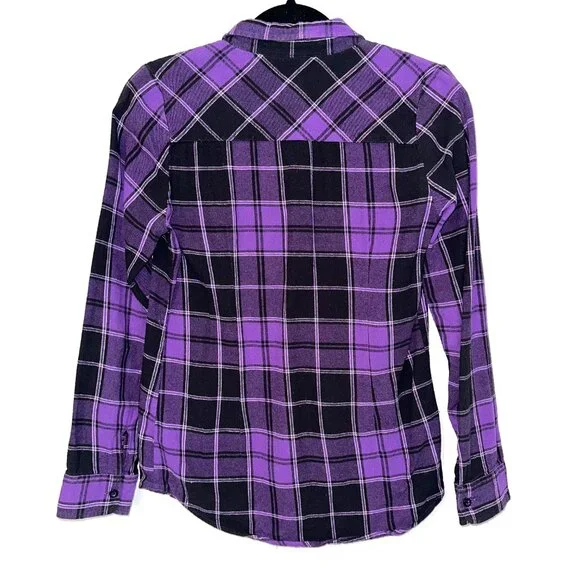EUC Hot Topic Plaid purple and black flannel buttondown shirt, Size S - Picture 2 of 4